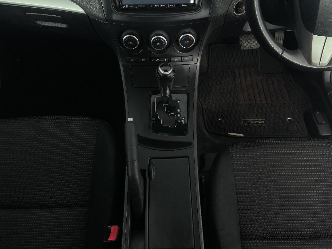 Photo '18' of Mazda Axela