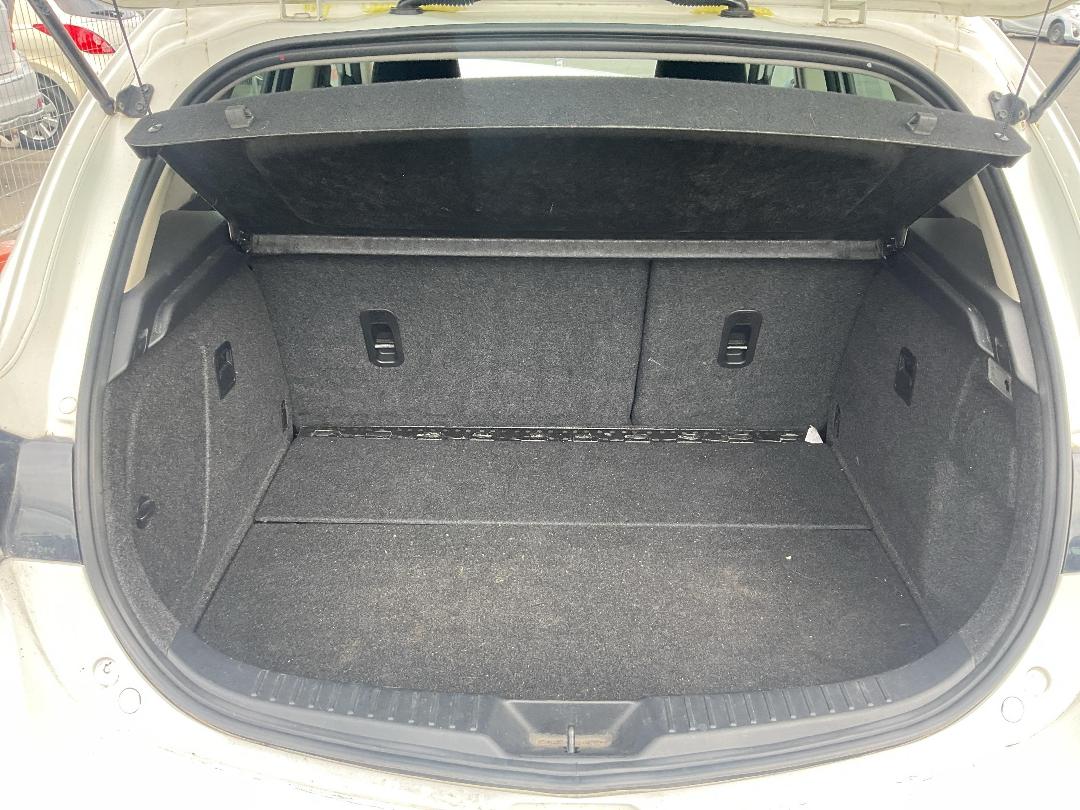 Photo '6' of Mazda Axela