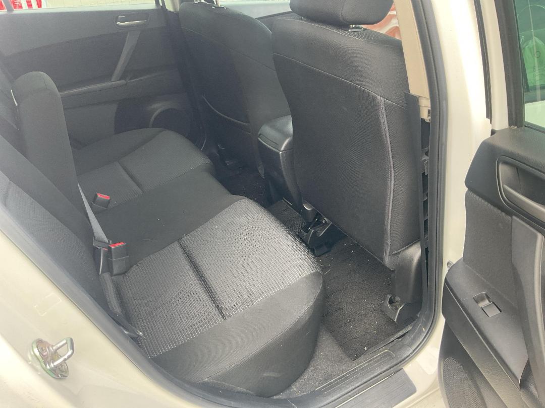 Photo '10' of Mazda Axela