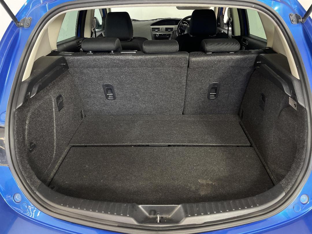 Photo '14' of Mazda Axela Photo '14' of Mazda Axela