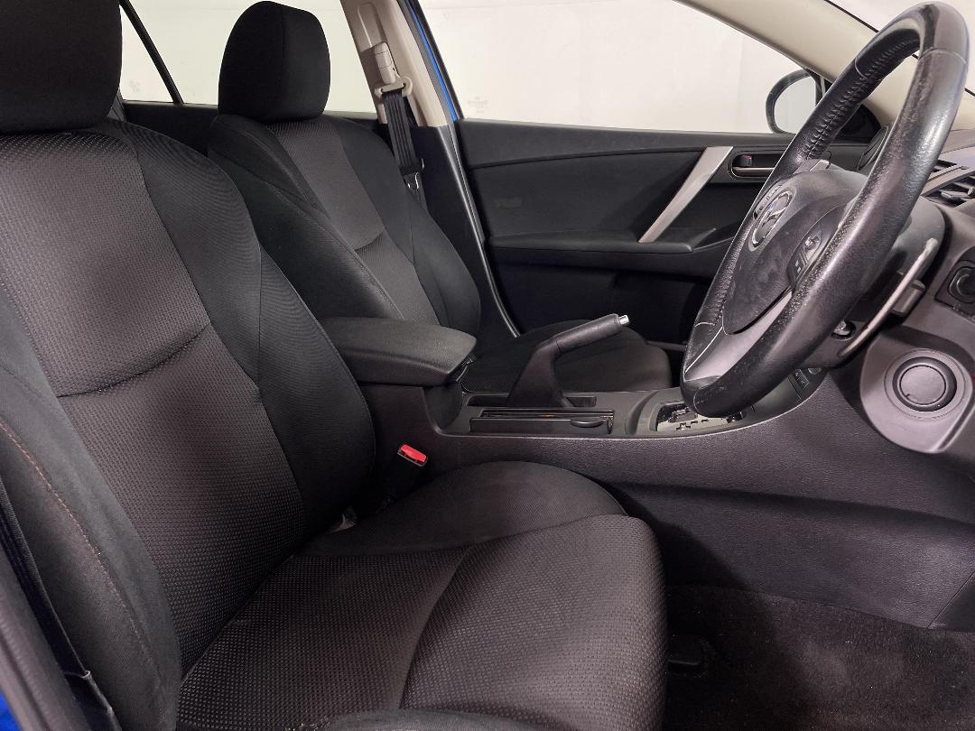 Photo '16' of Mazda Axela Photo '16' of Mazda Axela