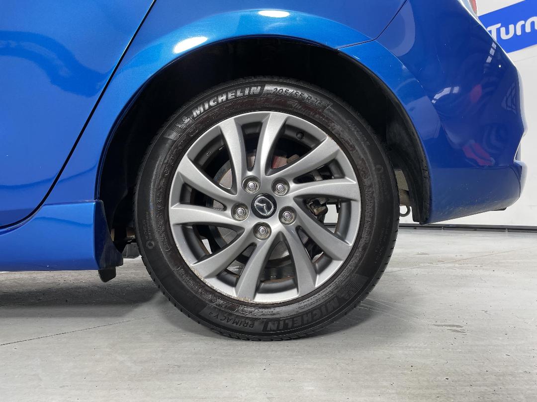 Photo '11' of Mazda Axela