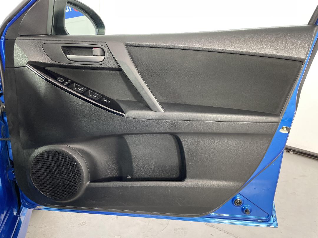 Photo '15' of Mazda Axela