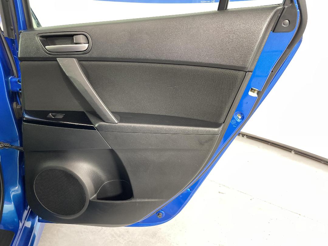 Photo '19' of Mazda Axela