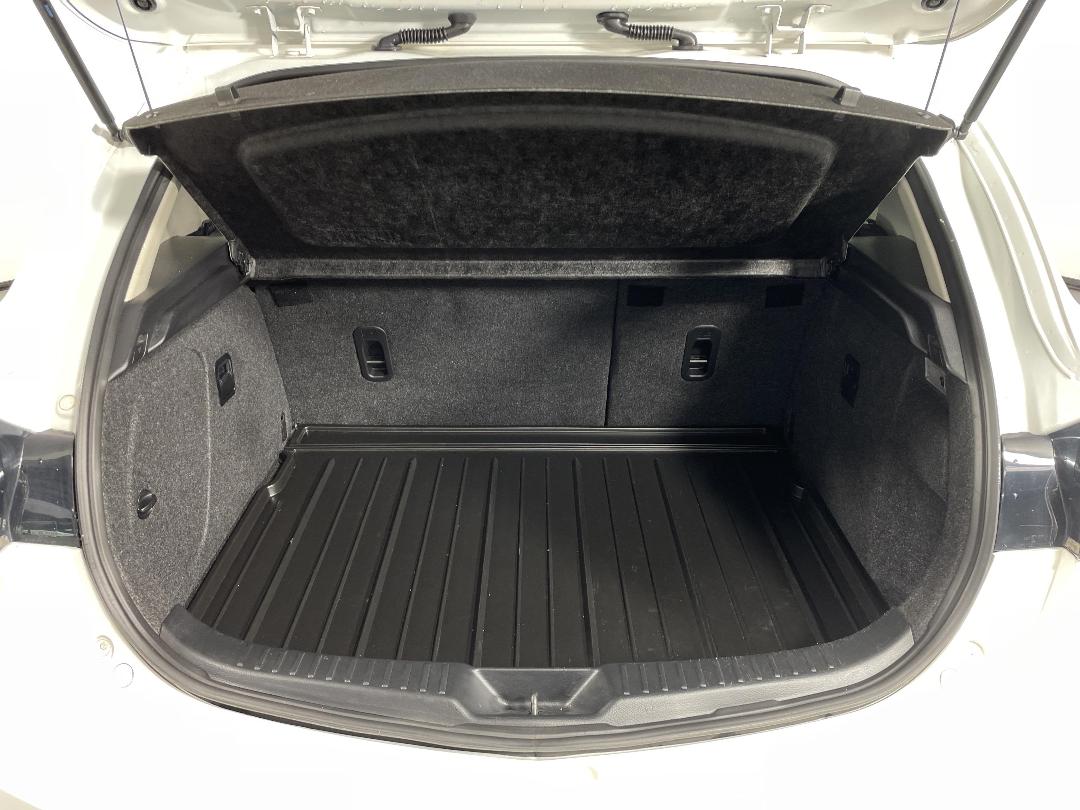 Photo '14' of Mazda Axela