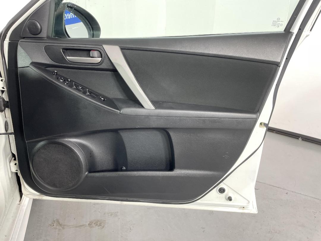 Photo '15' of Mazda Axela