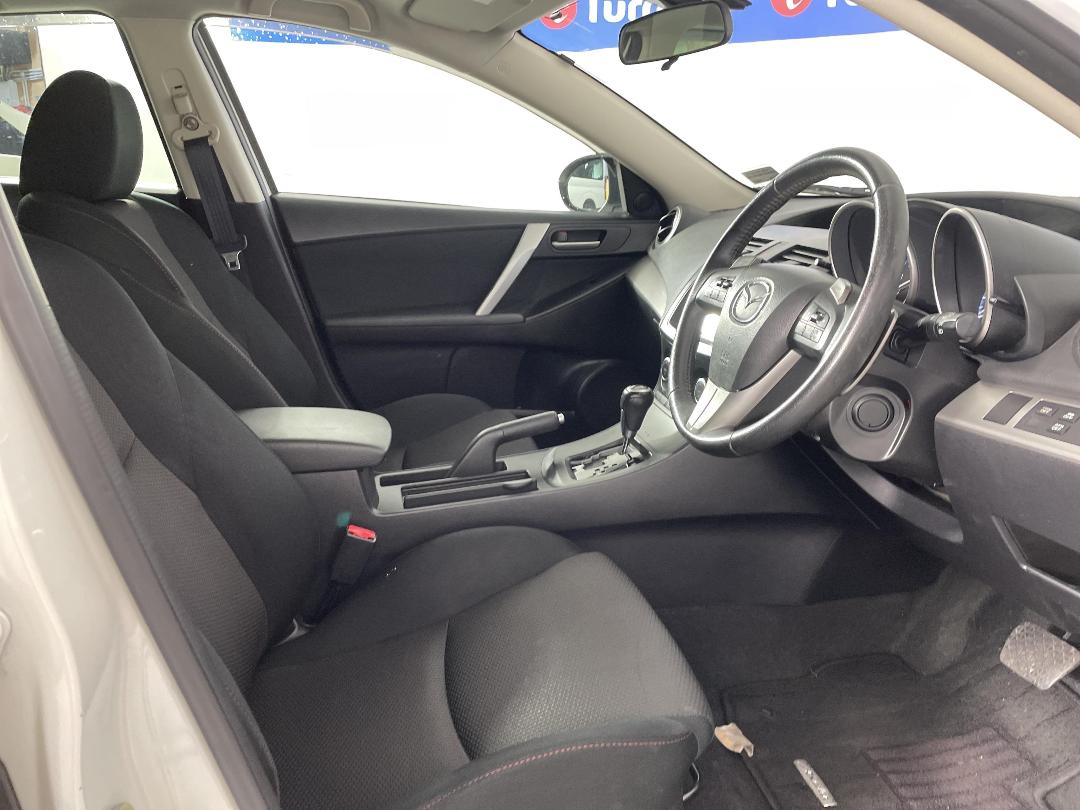 Photo '16' of Mazda Axela