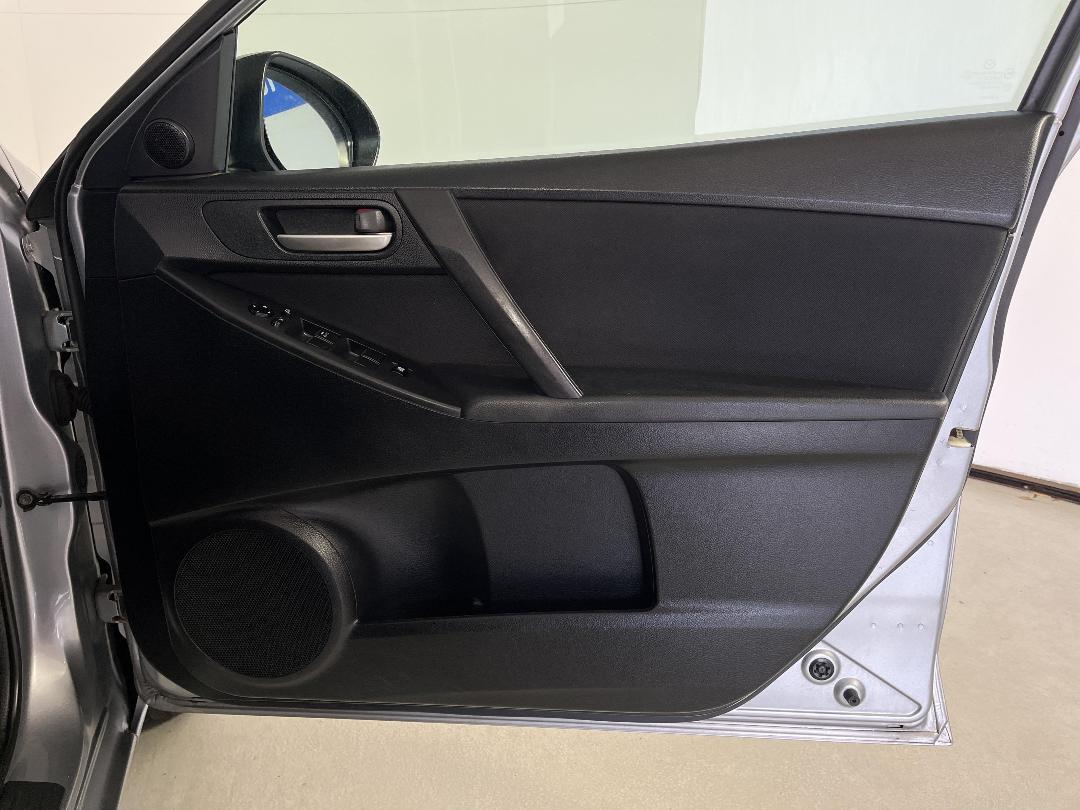 Photo '15' of Mazda Axela