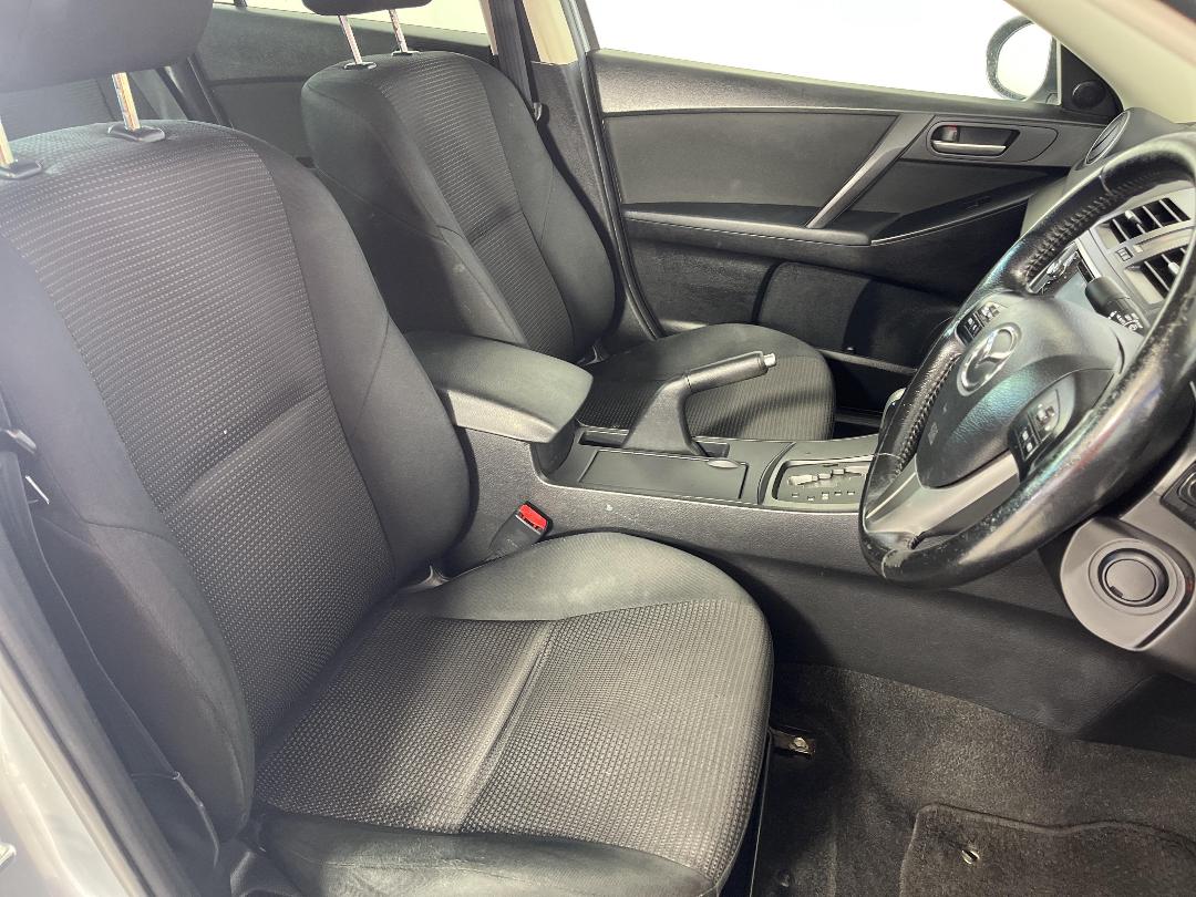 Photo '16' of Mazda Axela