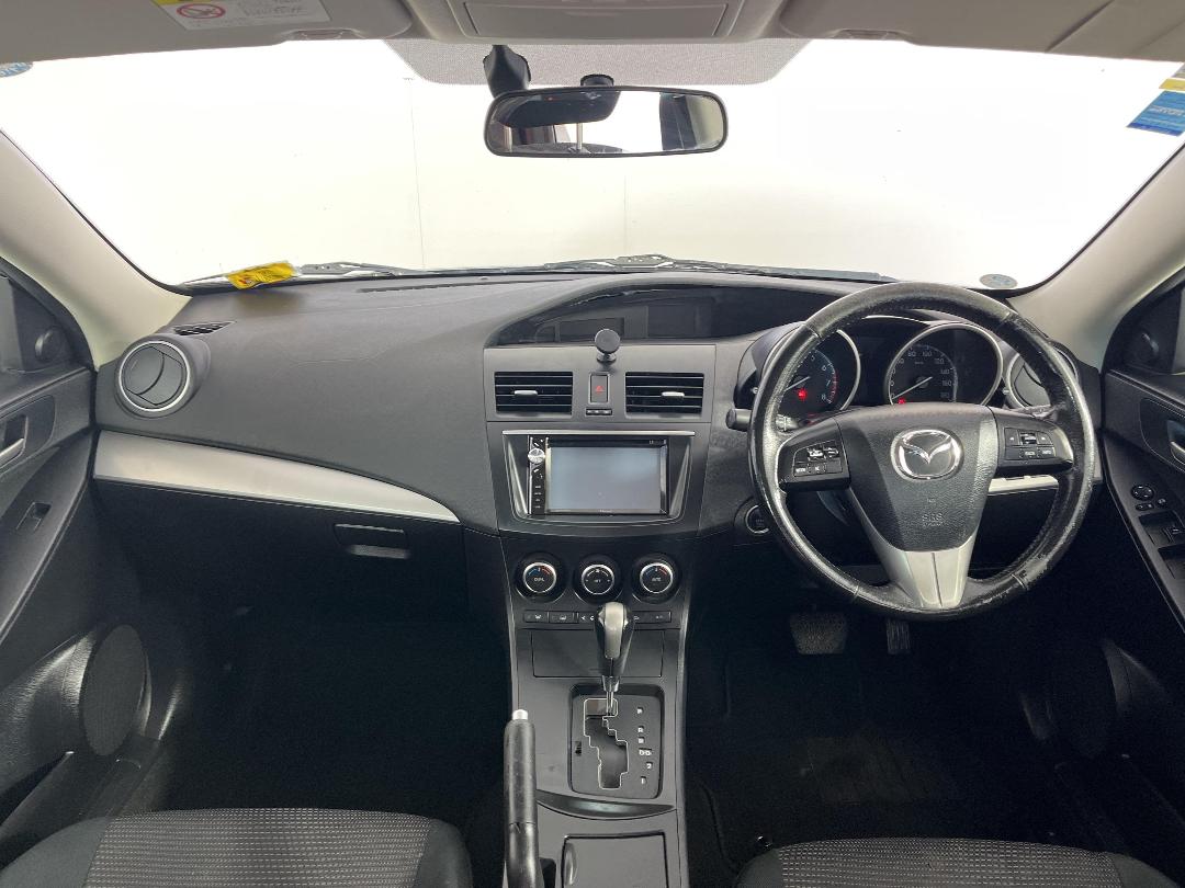 Photo '17' of Mazda Axela