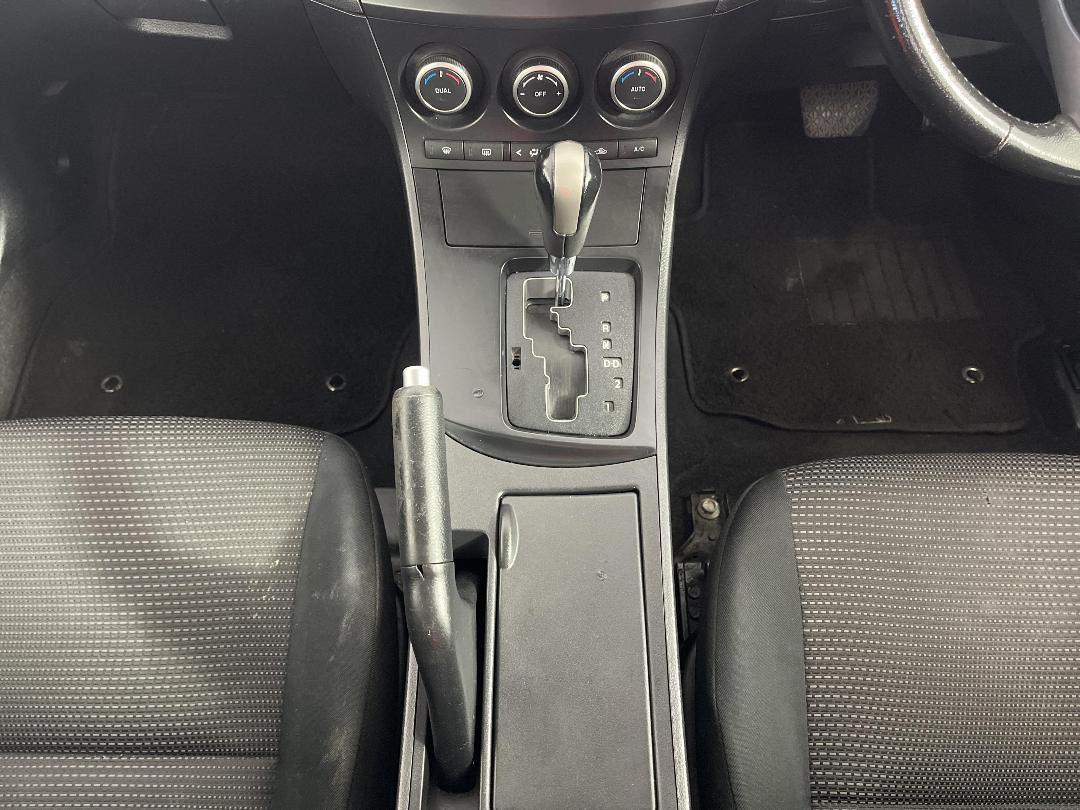 Photo '18' of Mazda Axela