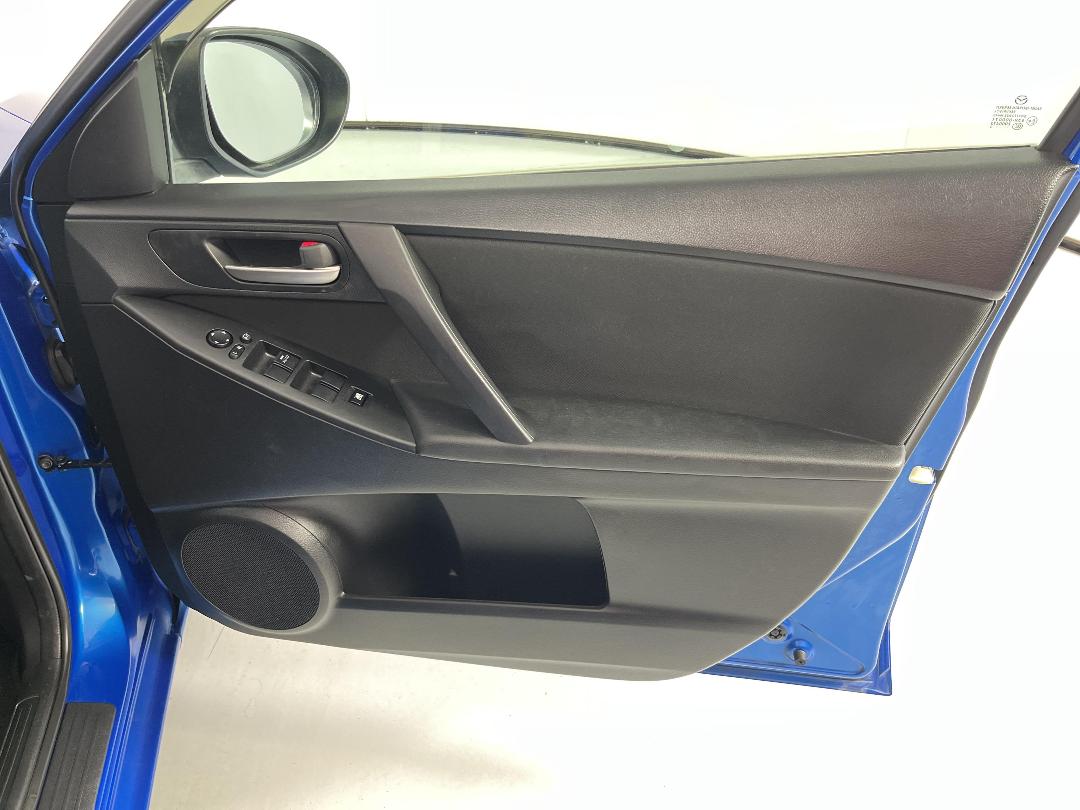 Photo '15' of Mazda Axela