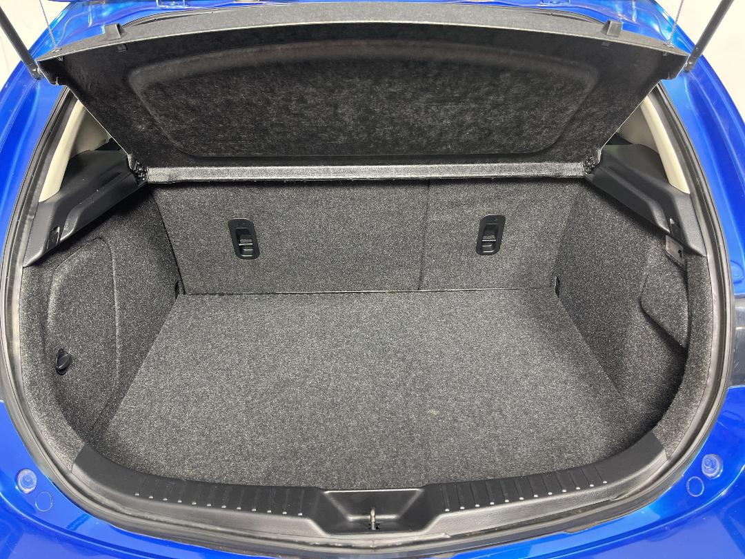 Photo '14' of Mazda Axela