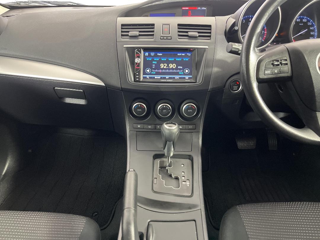 Photo '18' of Mazda Axela