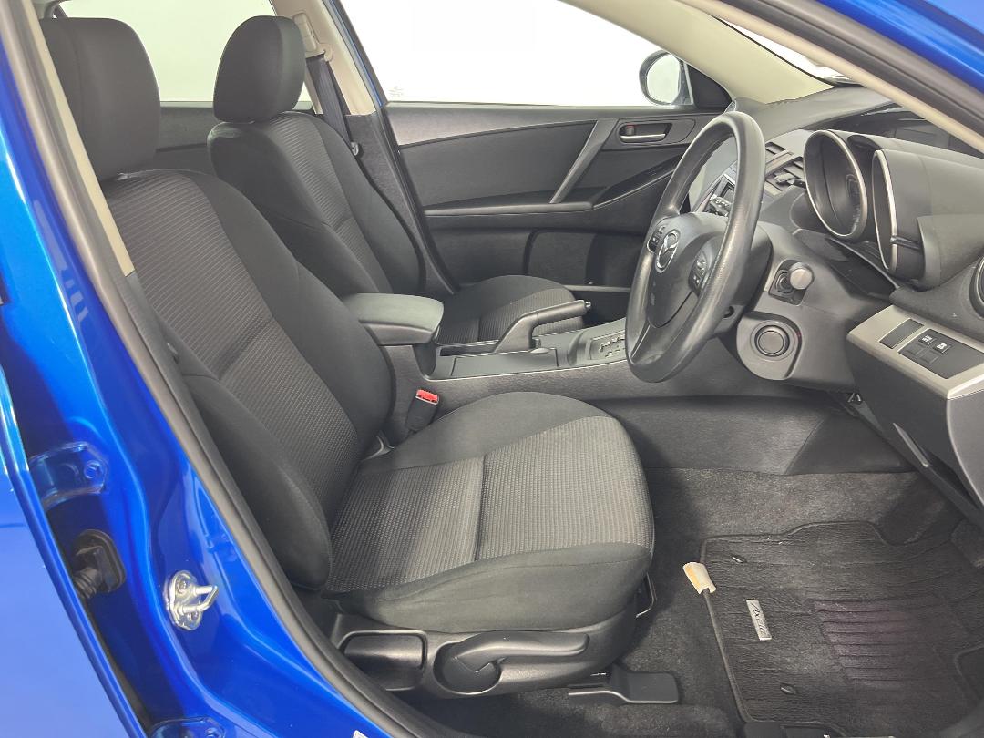 Photo '16' of Mazda Axela