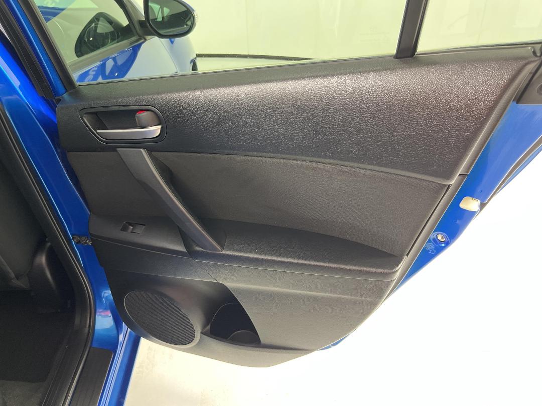 Photo '19' of Mazda Axela