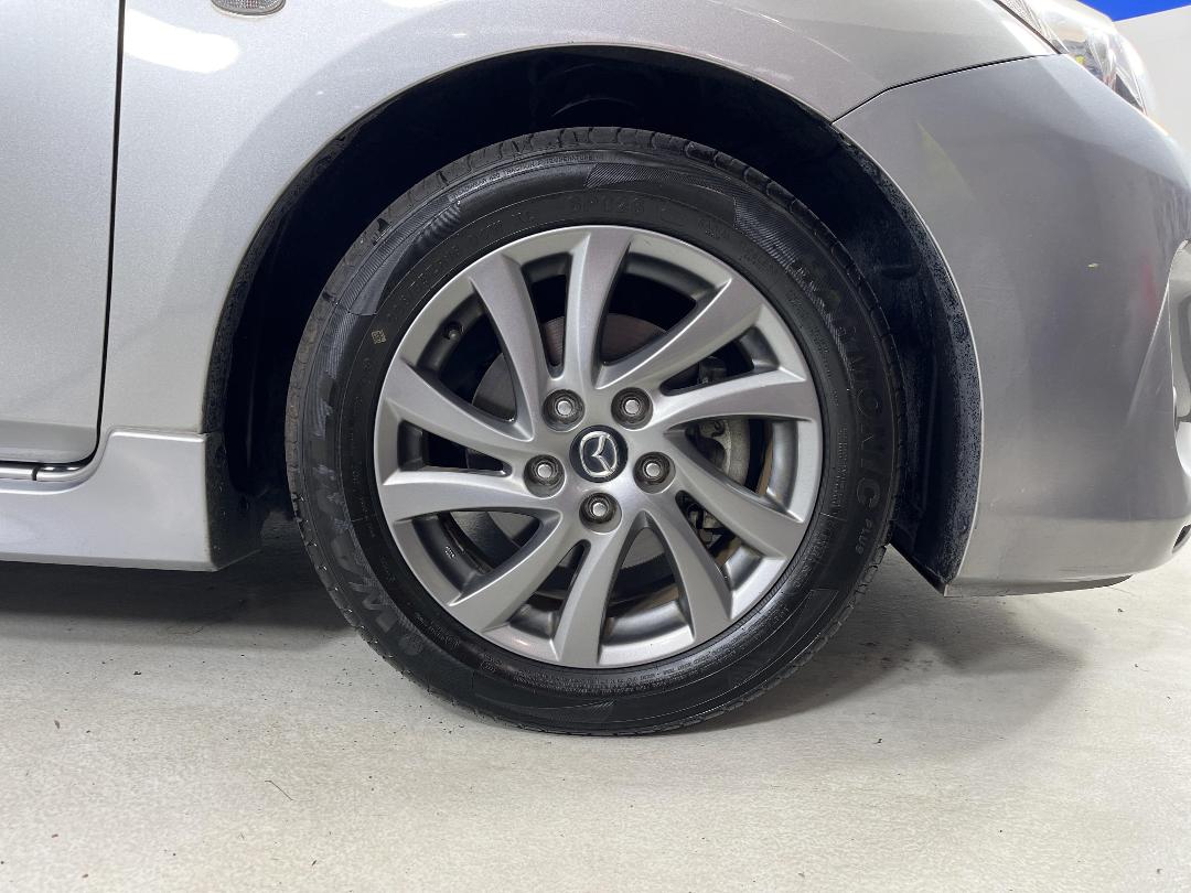 Photo '9' of Mazda Axela Photo '9' of Mazda Axela