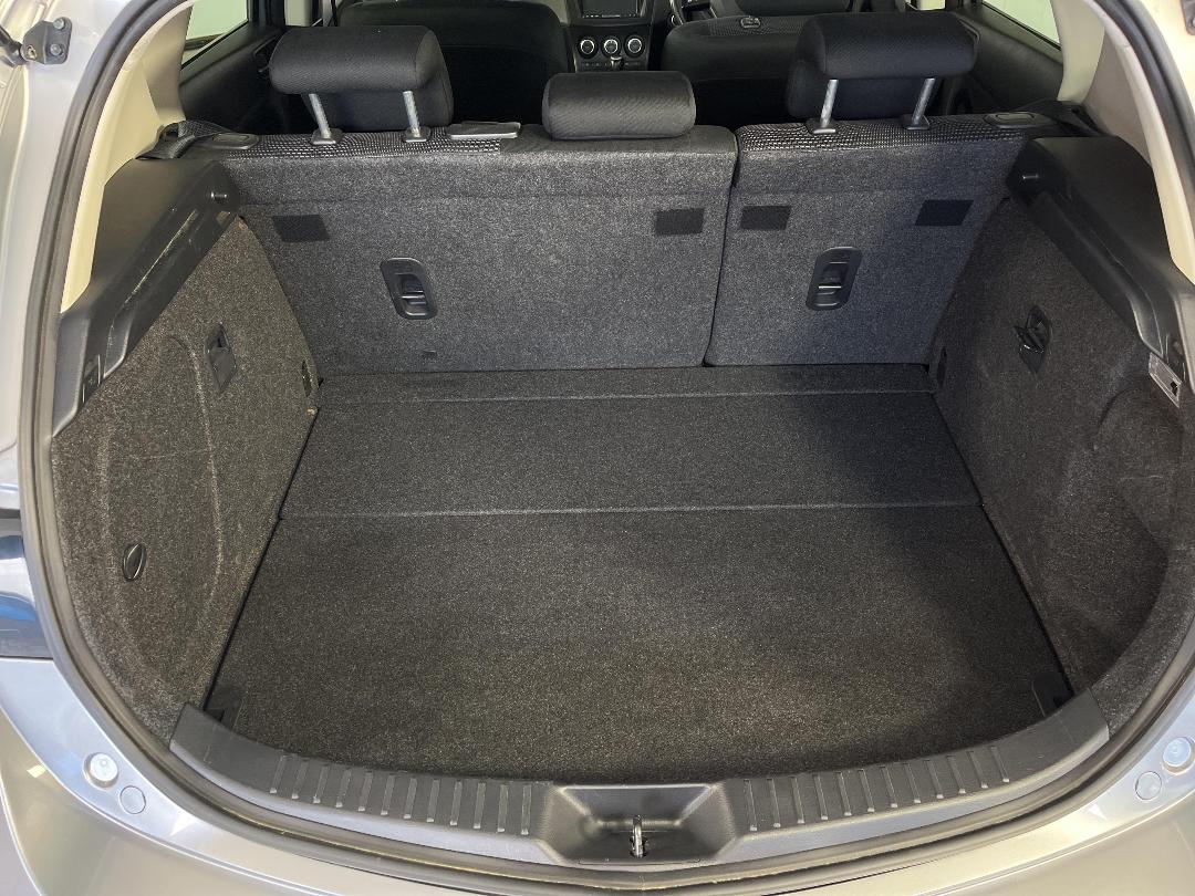 Photo '14' of Mazda Axela Photo '14' of Mazda Axela