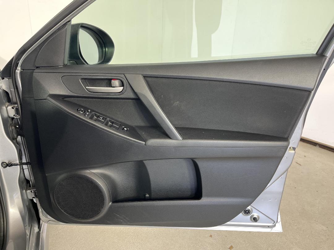 Photo '15' of Mazda Axela Photo '15' of Mazda Axela