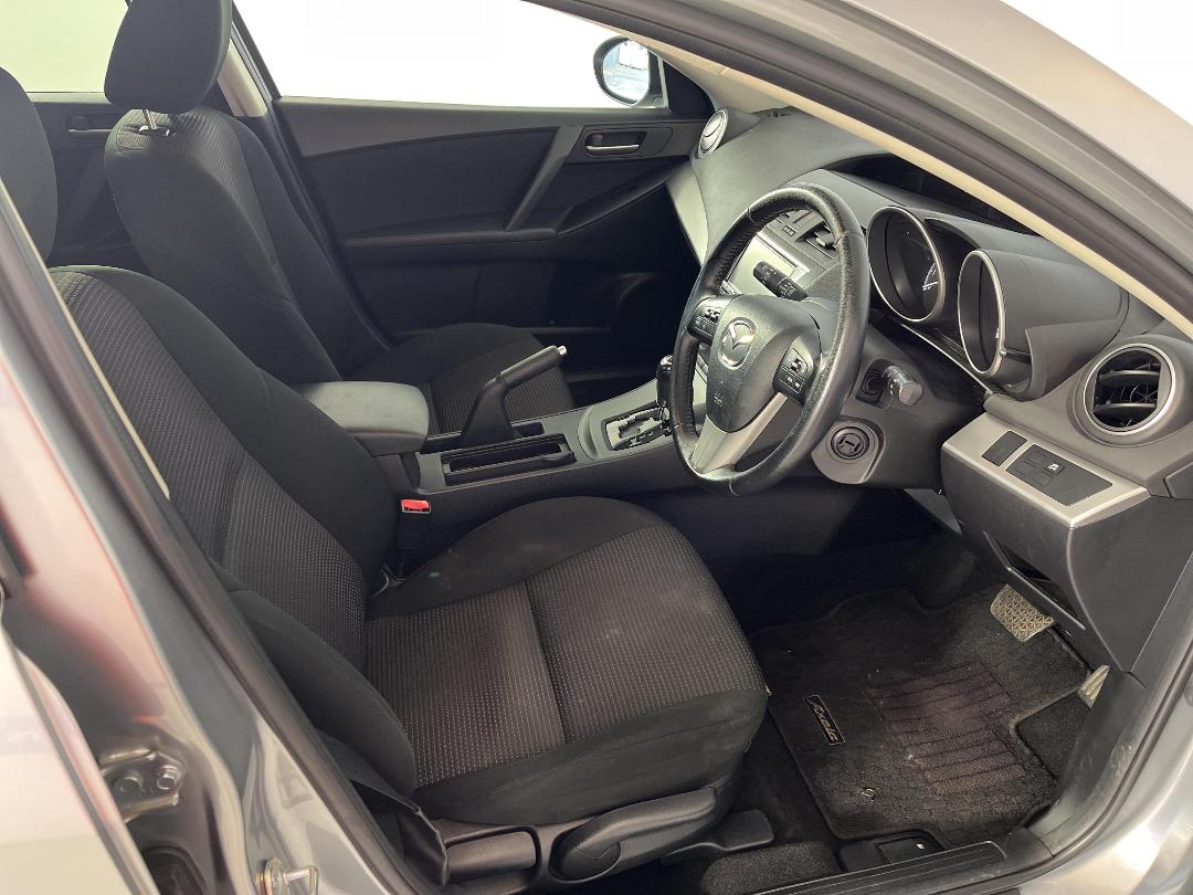 Photo '16' of Mazda Axela Photo '16' of Mazda Axela