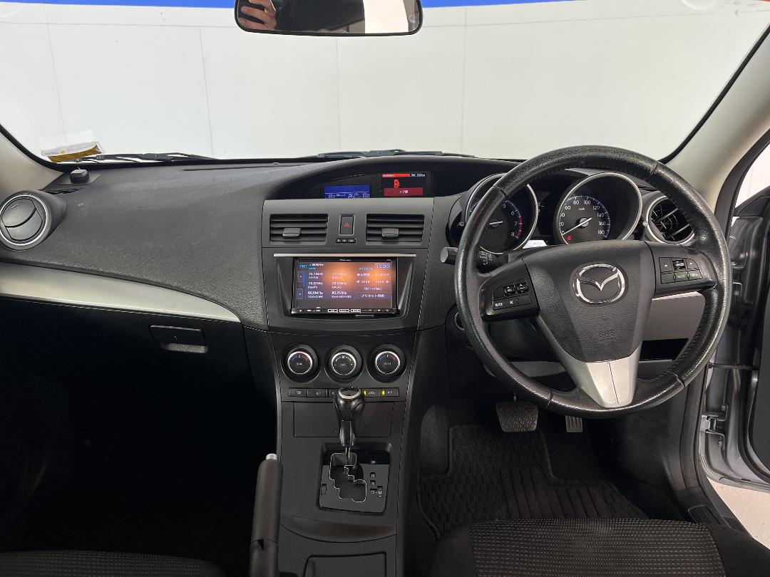 Photo '17' of Mazda Axela Photo '17' of Mazda Axela