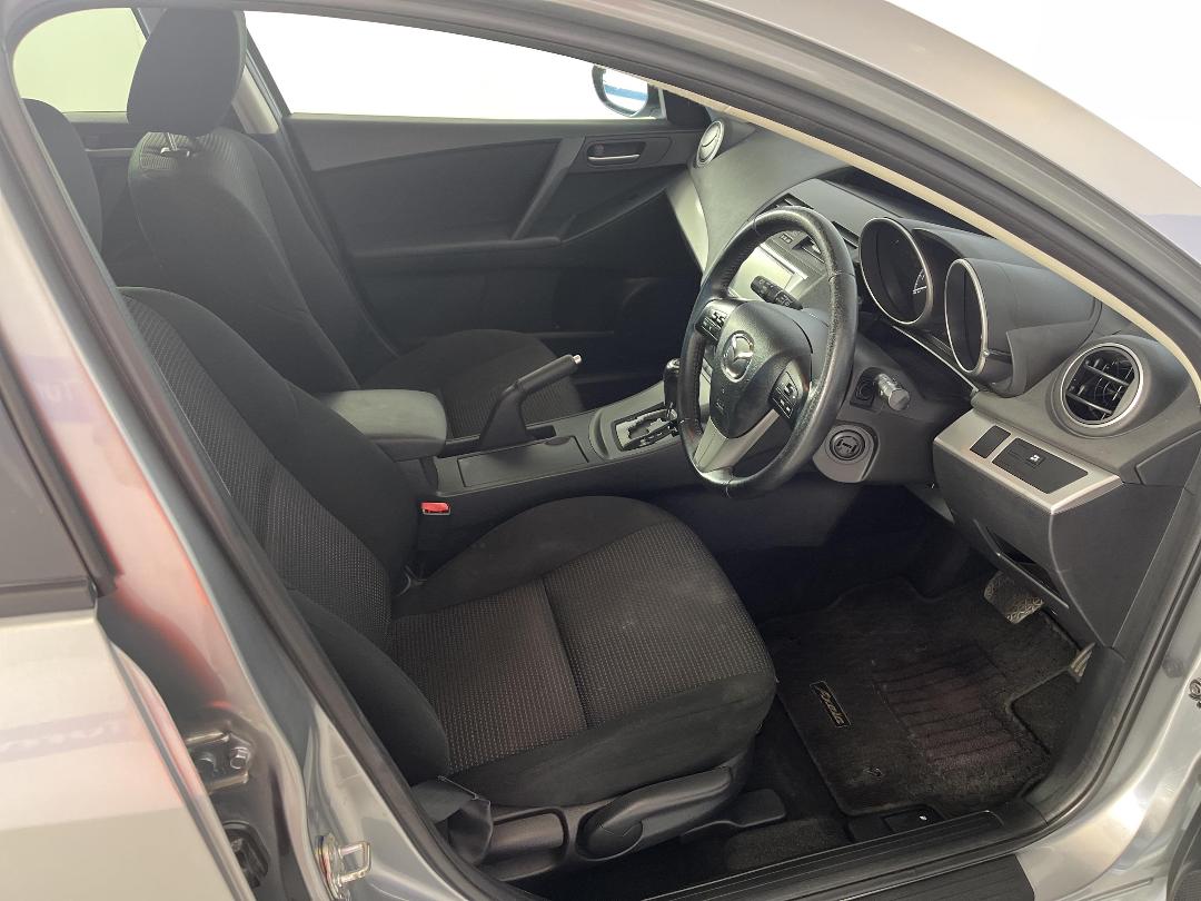 Photo '16' of Mazda Axela