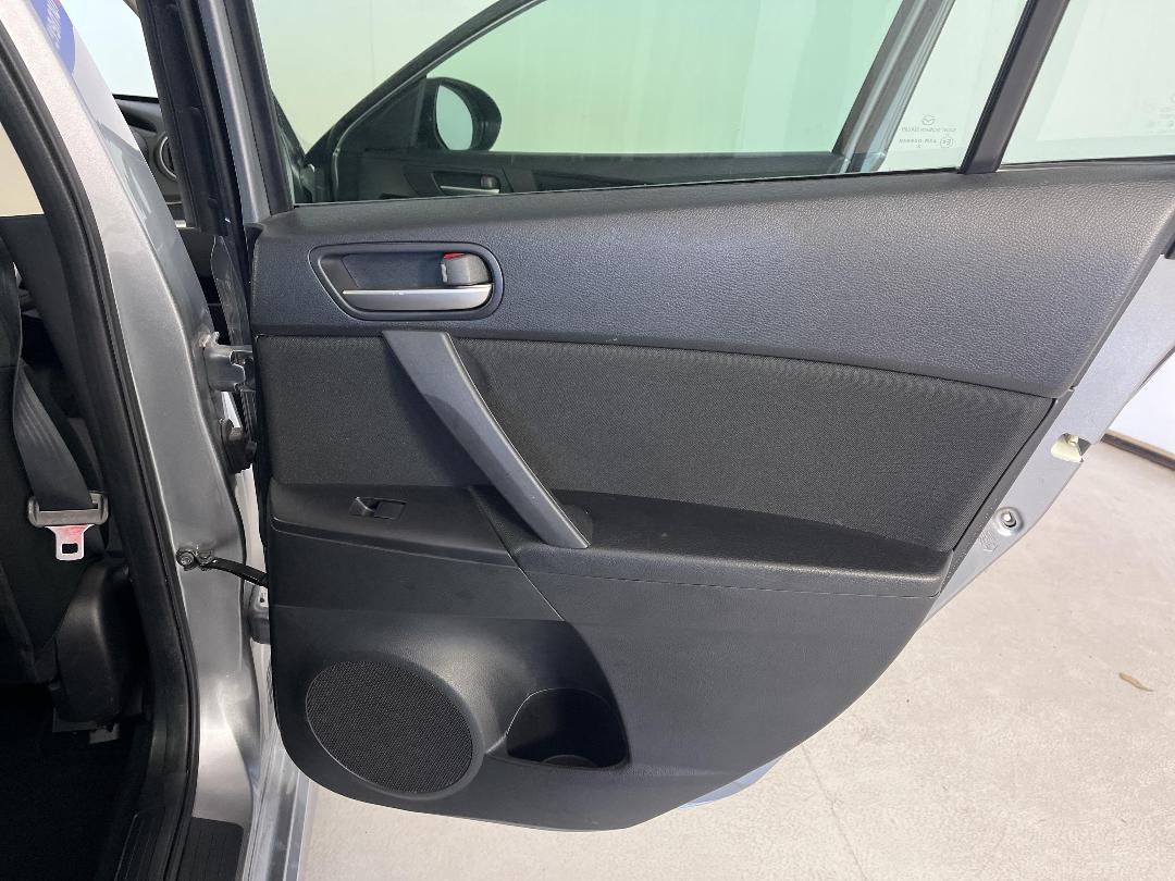 Photo '19' of Mazda Axela