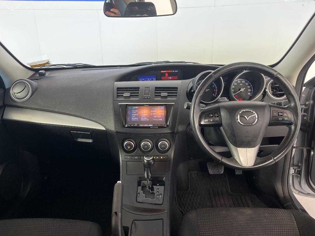 Photo '17' of Mazda Axela