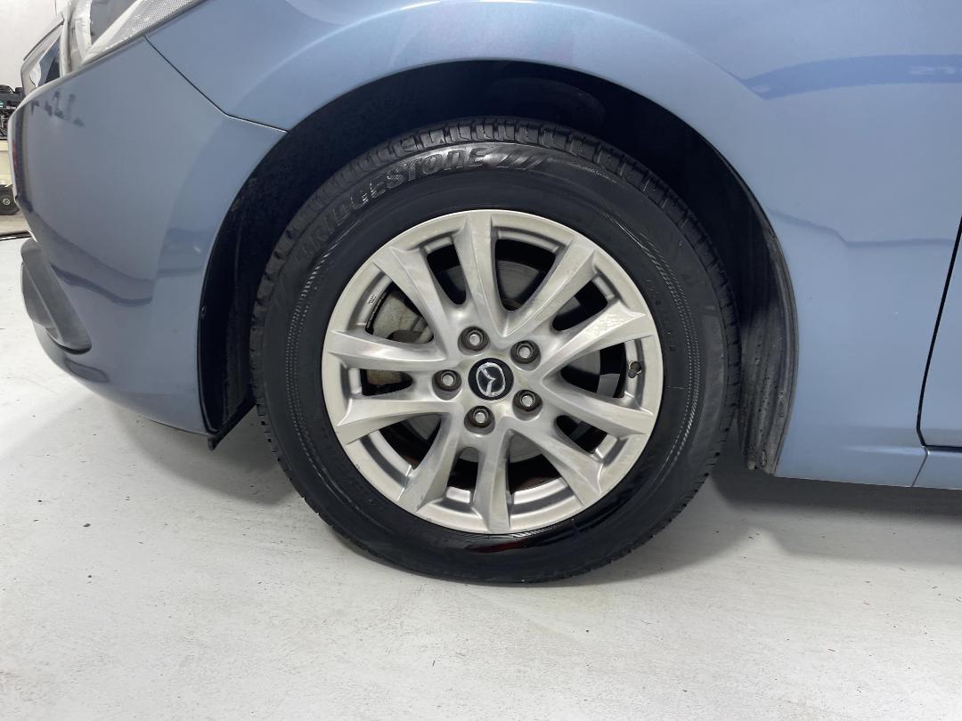 Photo '10' of Mazda Axela