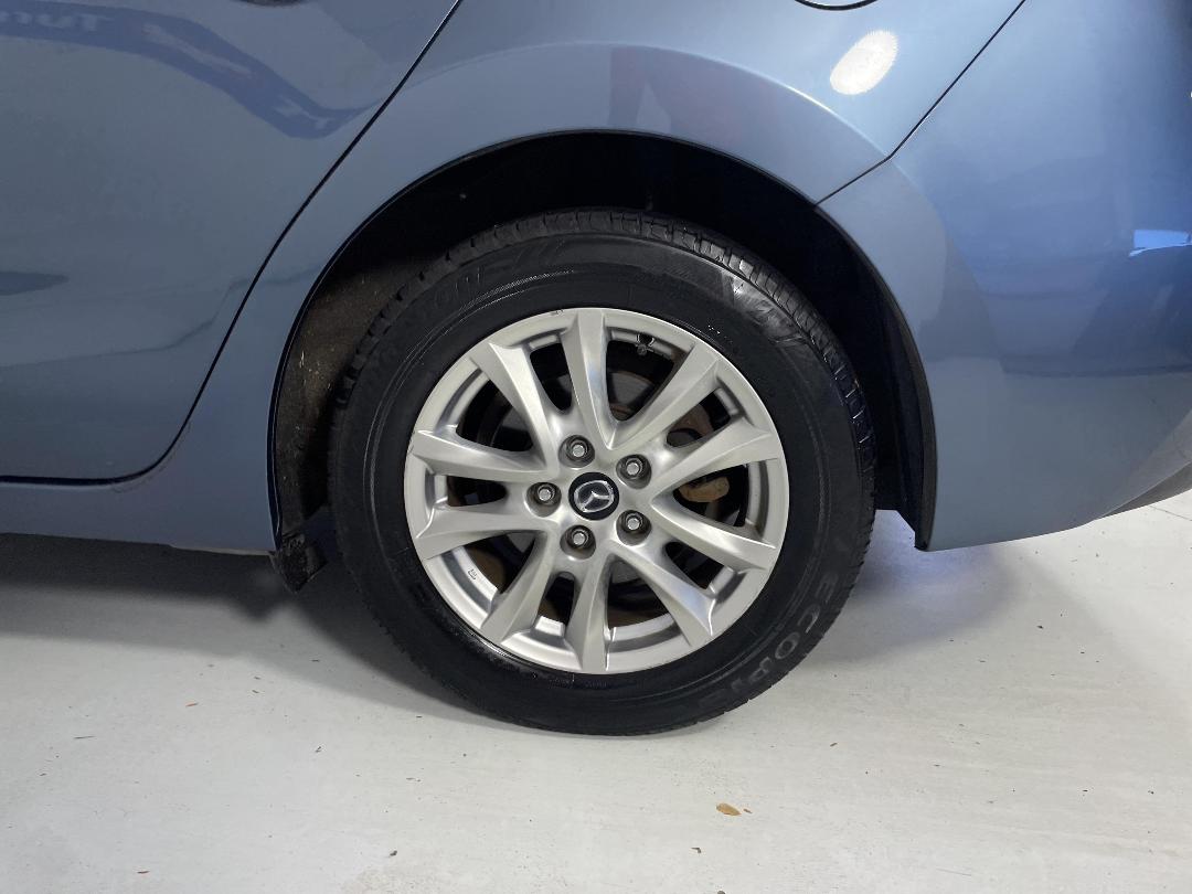 Photo '11' of Mazda Axela