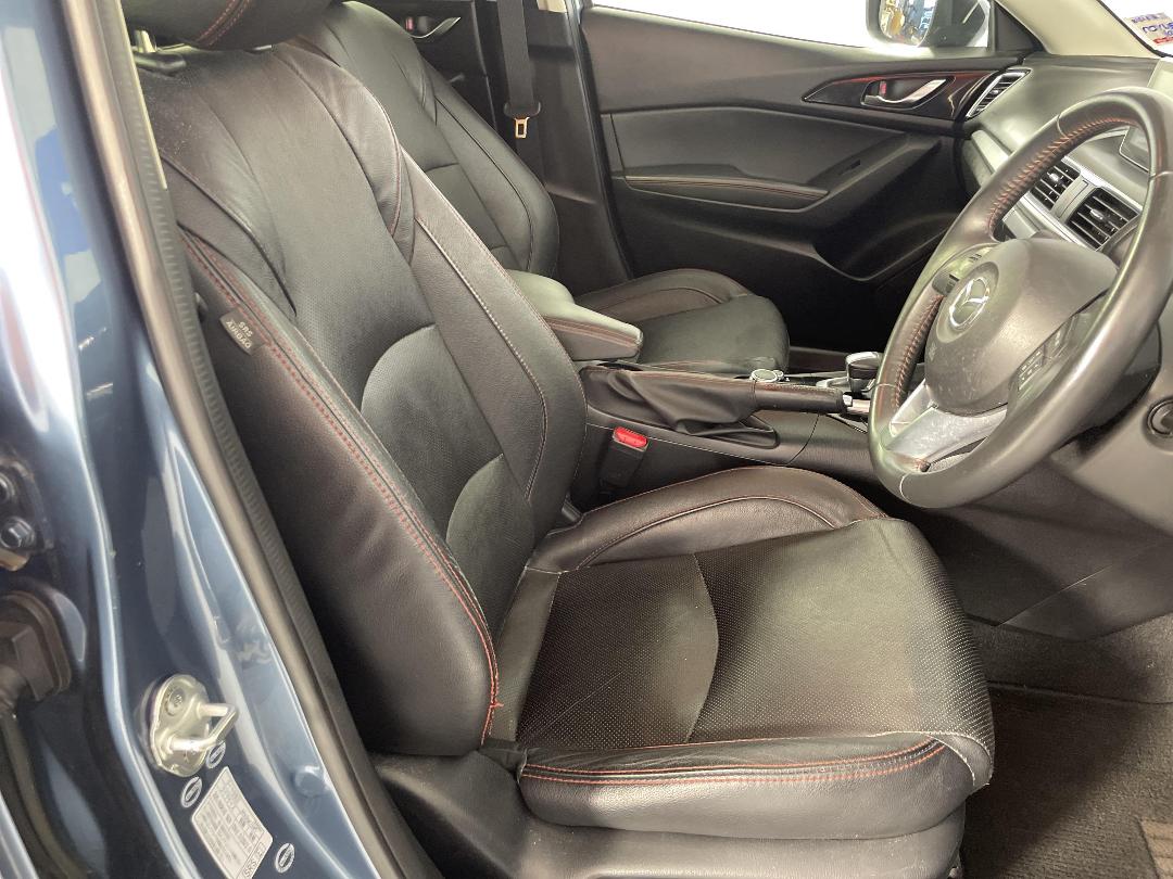 Photo '16' of Mazda Axela