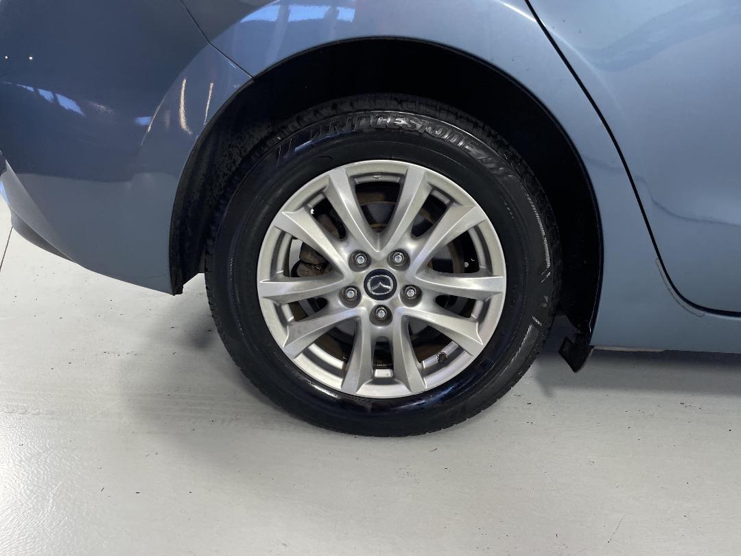 Photo '12' of Mazda Axela