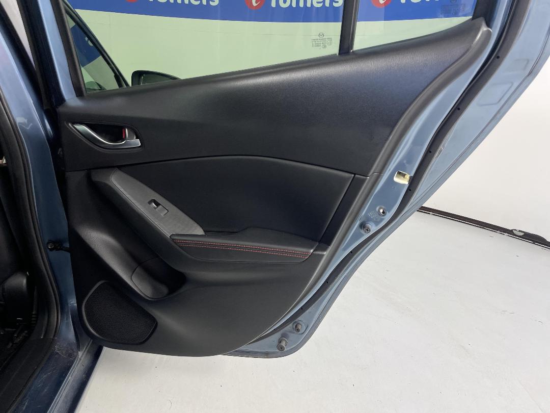 Photo '19' of Mazda Axela