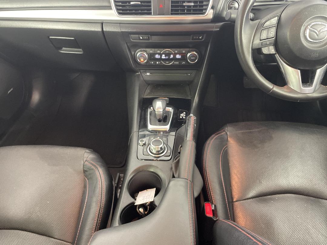 Photo '18' of Mazda Axela