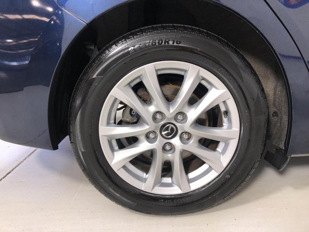 Photo '12' of Mazda Axela Photo '12' of Mazda Axela