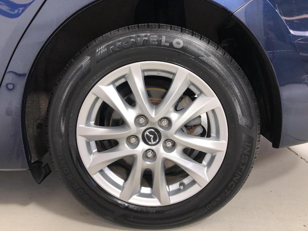 Photo '11' of Mazda Axela Photo '11' of Mazda Axela