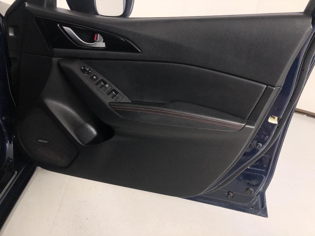 Photo '15' of Mazda Axela Photo '15' of Mazda Axela