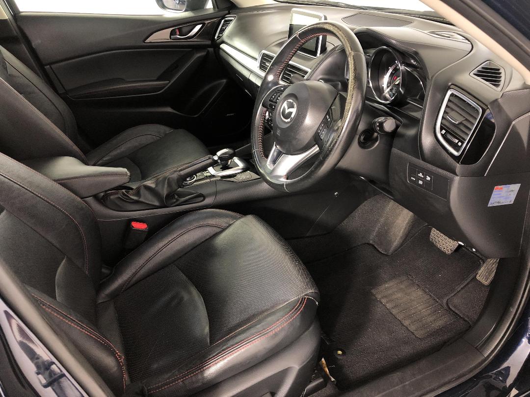 Photo '16' of Mazda Axela Photo '16' of Mazda Axela