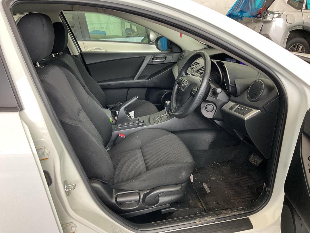 Photo '10' of Mazda Axela Photo '10' of Mazda Axela