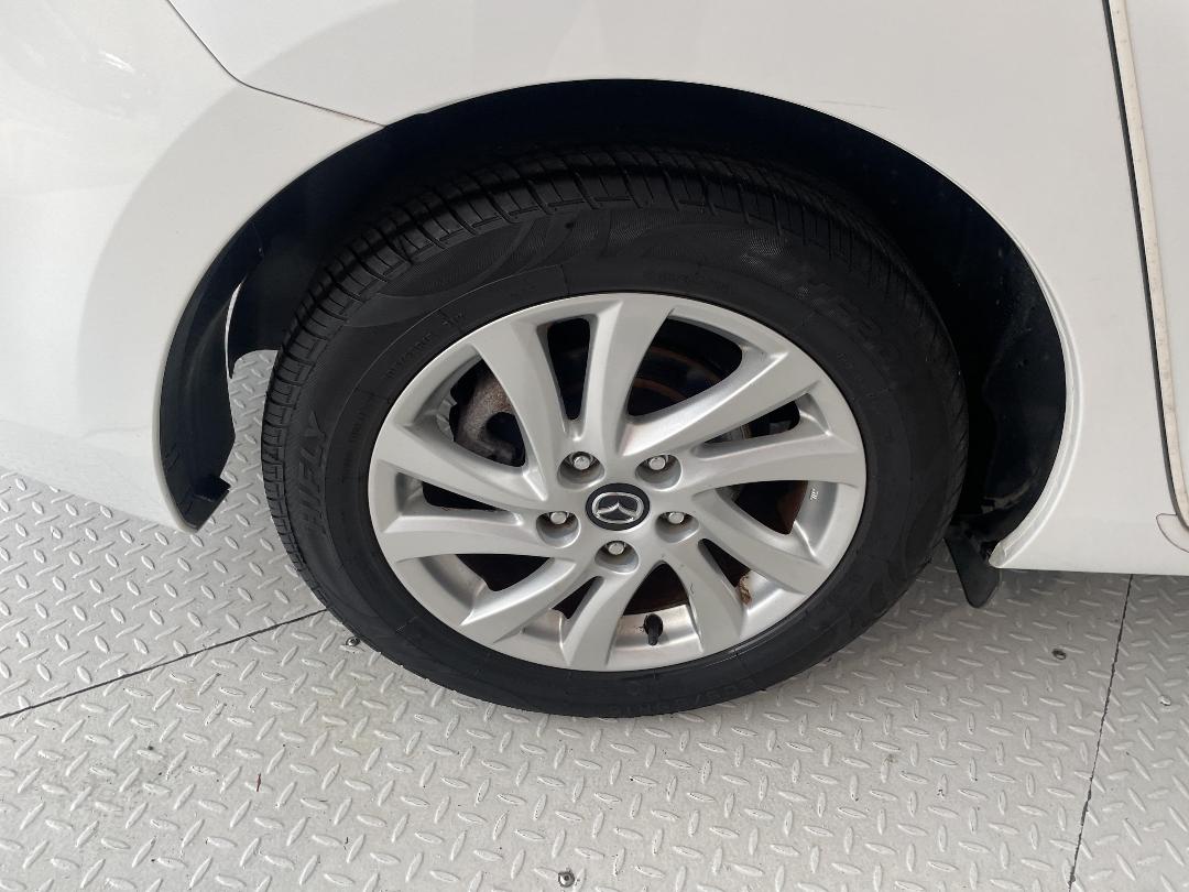 Photo '12' of Mazda Axela Photo '12' of Mazda Axela