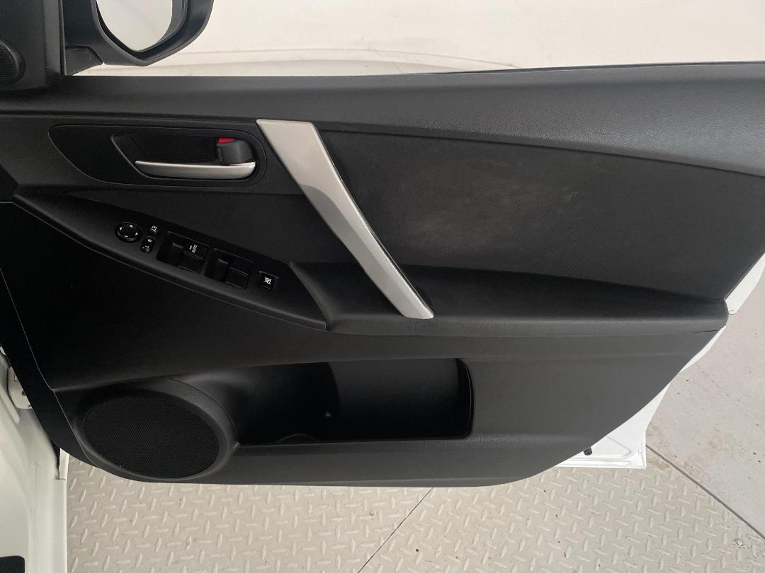 Photo '15' of Mazda Axela Photo '15' of Mazda Axela