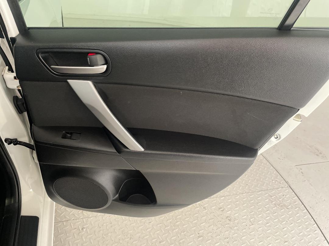 Photo '19' of Mazda Axela Photo '19' of Mazda Axela