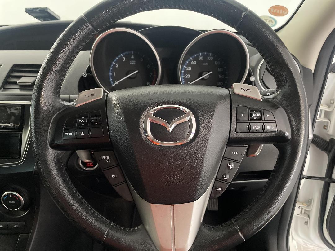 Photo '28' of Mazda Axela Photo '28' of Mazda Axela