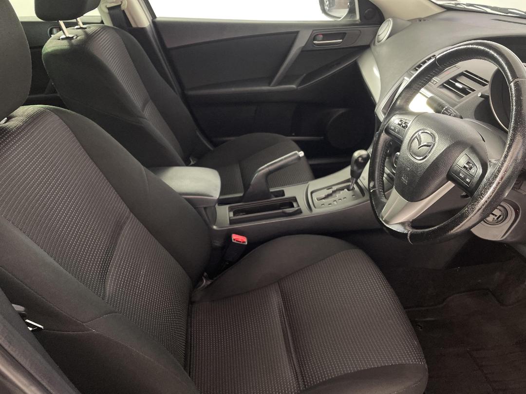 Photo '16' of Mazda Axela Photo '16' of Mazda Axela