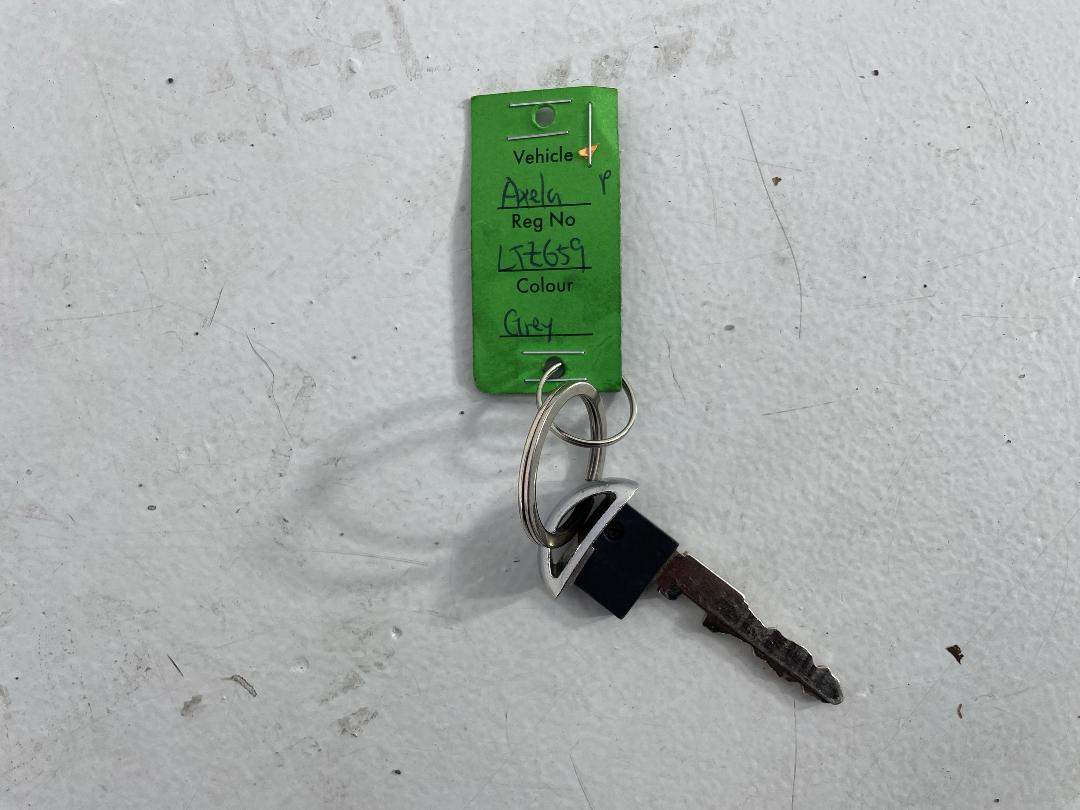 Photo '22' of Mazda Axela Photo '22' of Mazda Axela