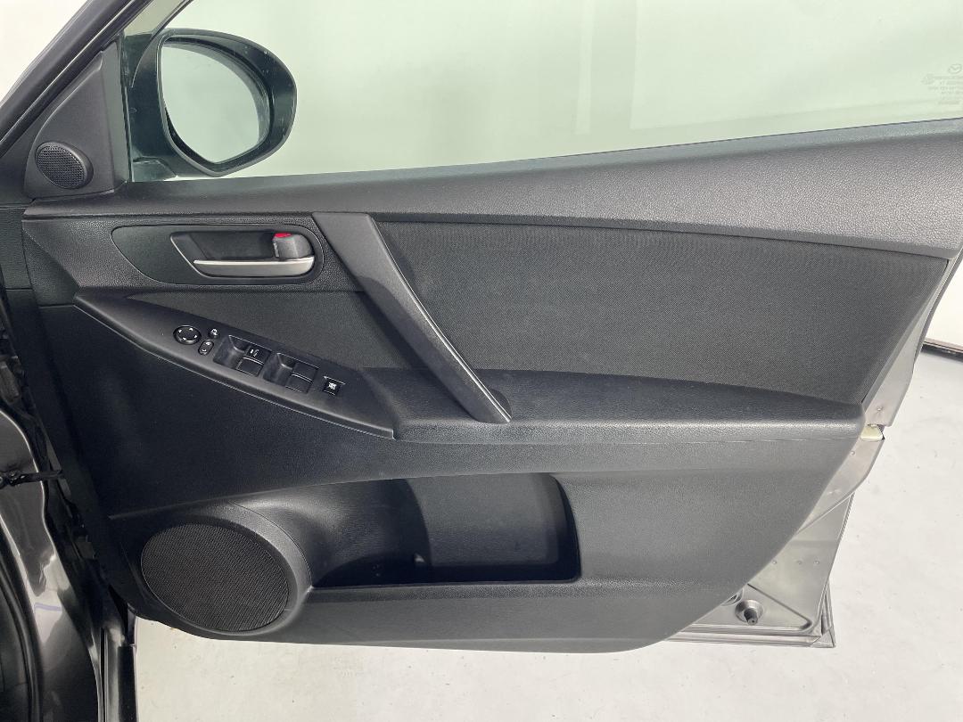 Photo '15' of Mazda Axela Photo '15' of Mazda Axela