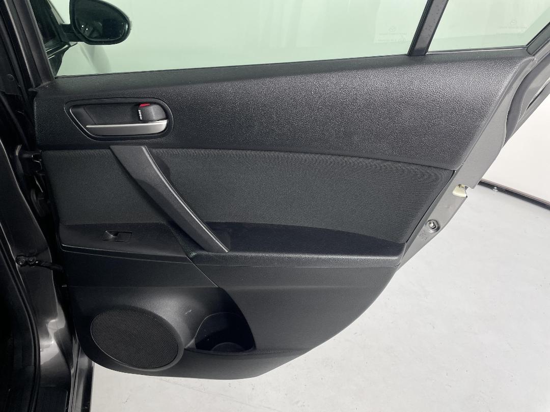 Photo '19' of Mazda Axela Photo '19' of Mazda Axela