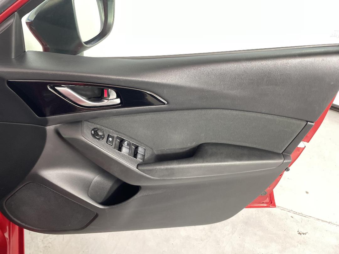 Photo '15' of Mazda Axela