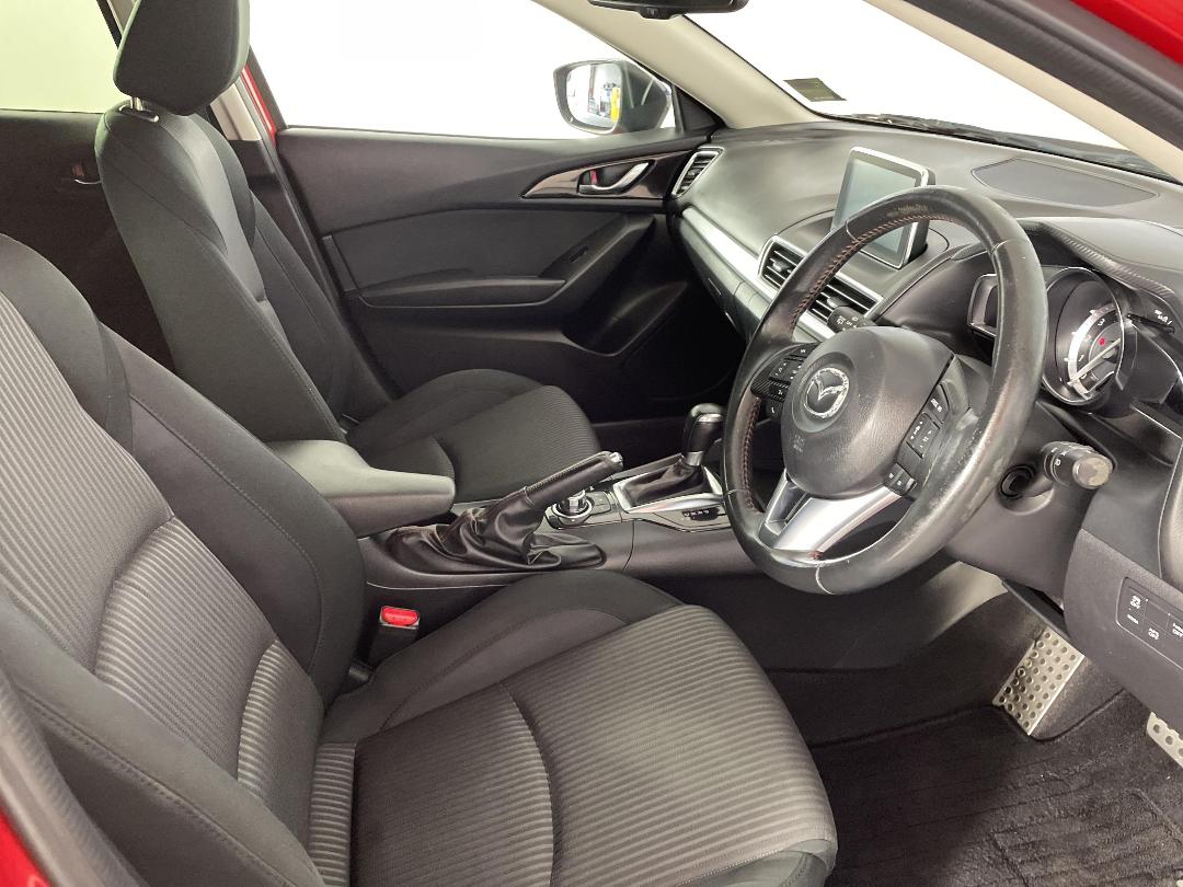 Photo '16' of Mazda Axela