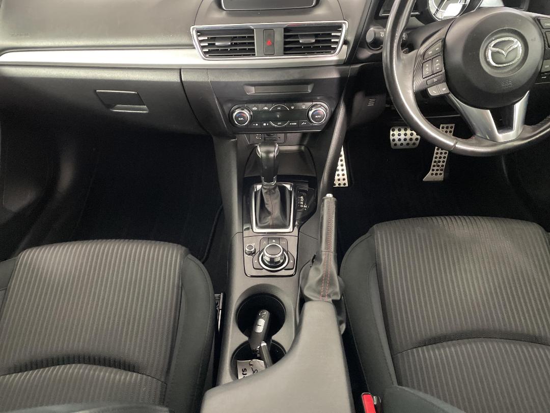 Photo '18' of Mazda Axela